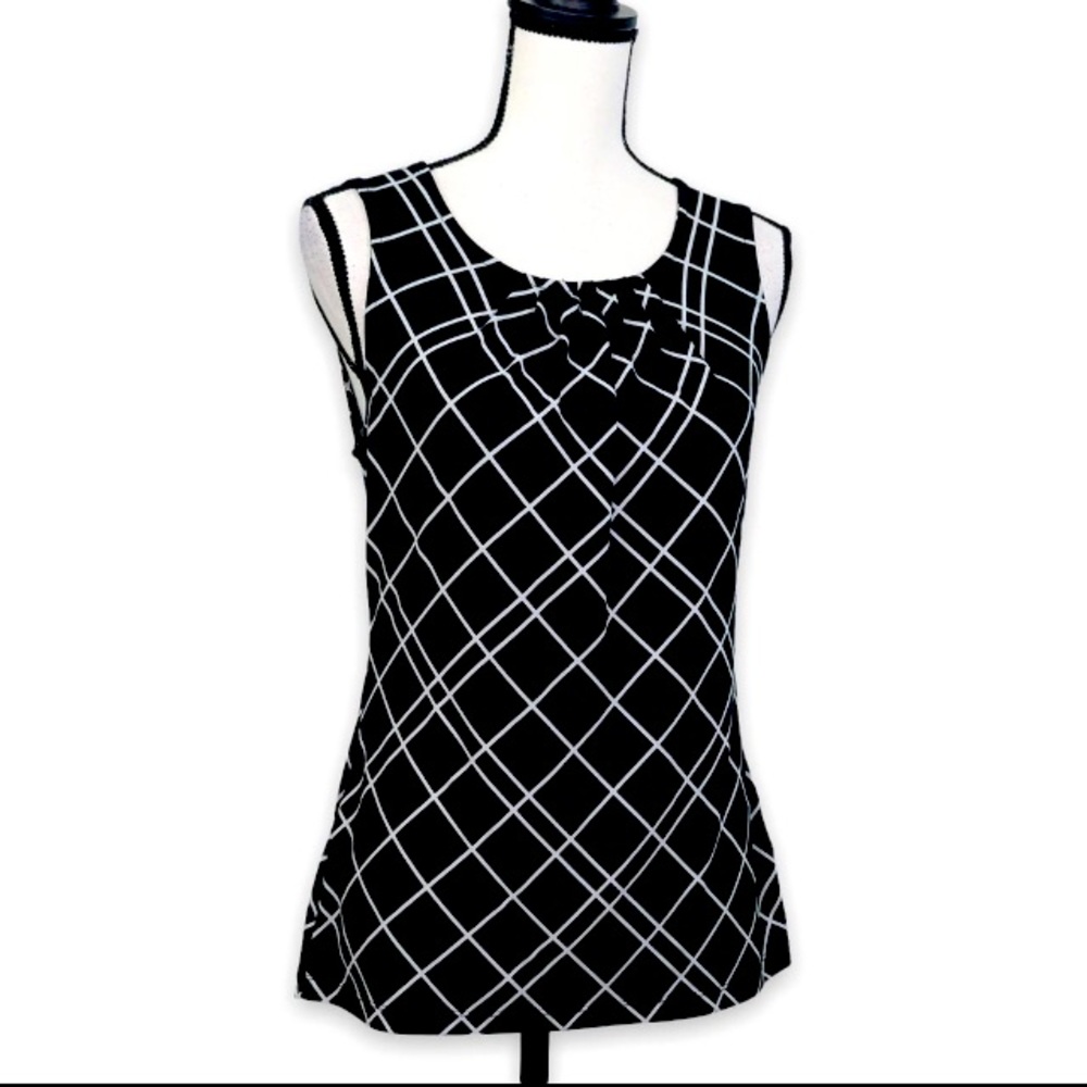 Banana Republic Sleeveless Blouse Size XS Black White Geometric Patterned Top